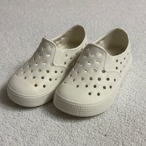 London Fog Kids white Water Shoes